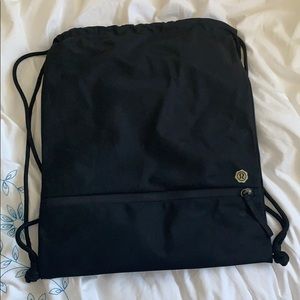 Black lululemon draw string bag